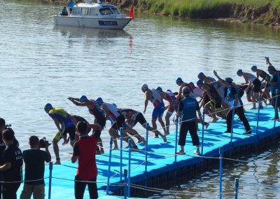 Depart de l'épreuve de natation du triathlon de mongolie ISEC
